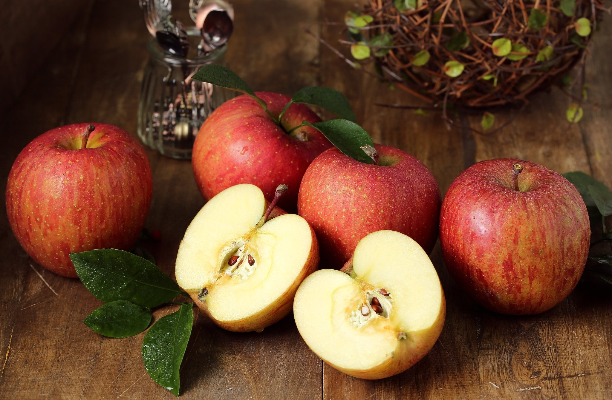 Nature's Crisp Bounty: The Tale of Organic Apples