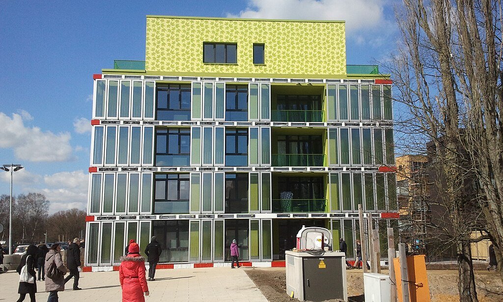 How Algae-Powered Buildings Are Reducing Carbon Footprints